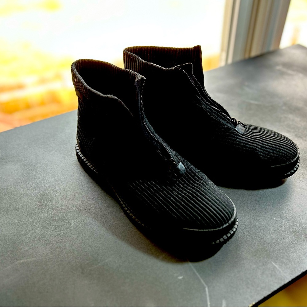Men’s Camper Boots/mesh size 11